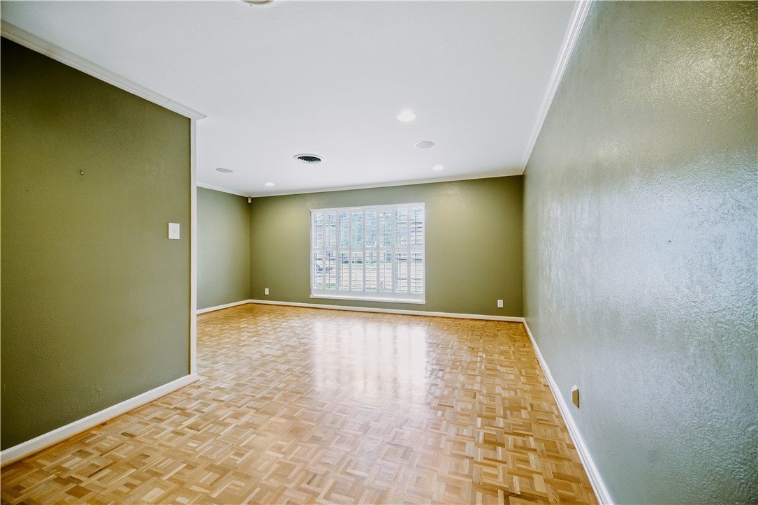 750 Bradshaw Dr Property Photo 6