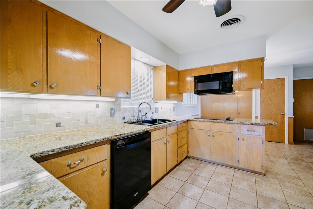 750 Bradshaw Dr Property Photo 8