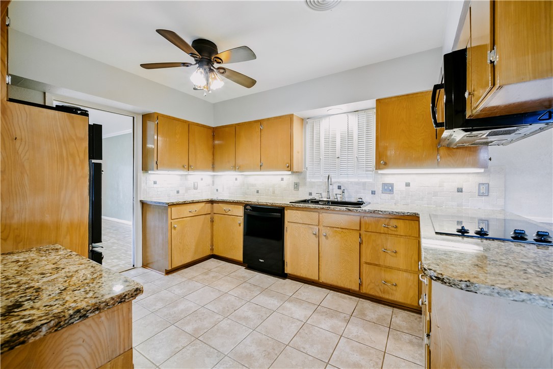 750 Bradshaw Dr Property Photo 9