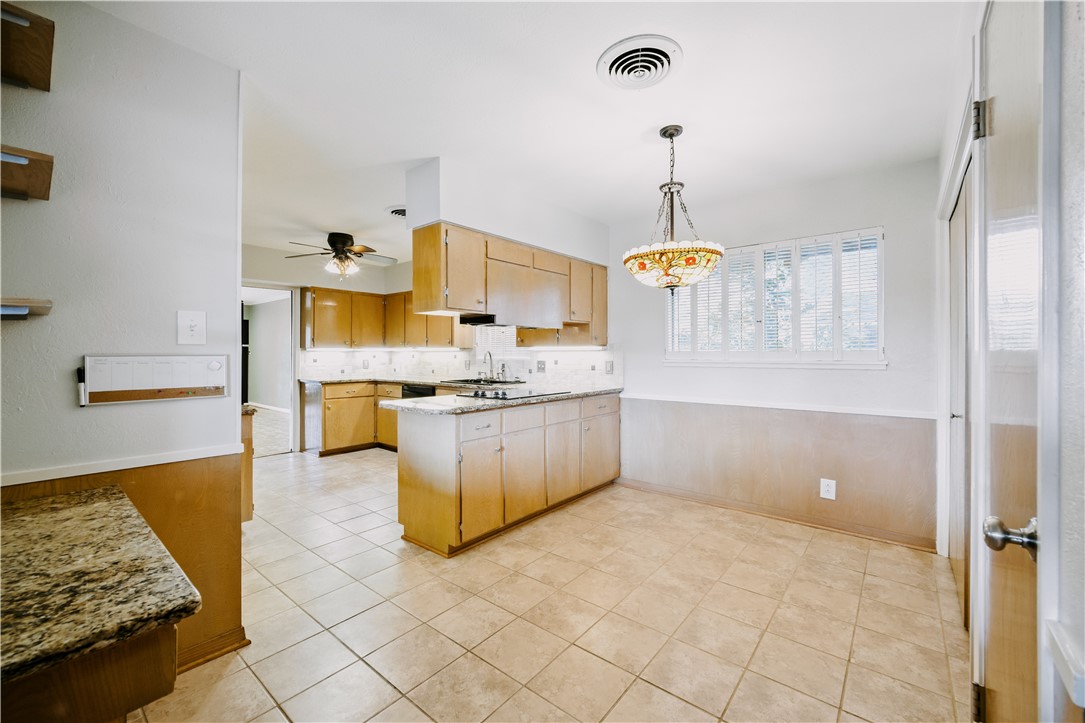 750 Bradshaw Dr Property Photo 10