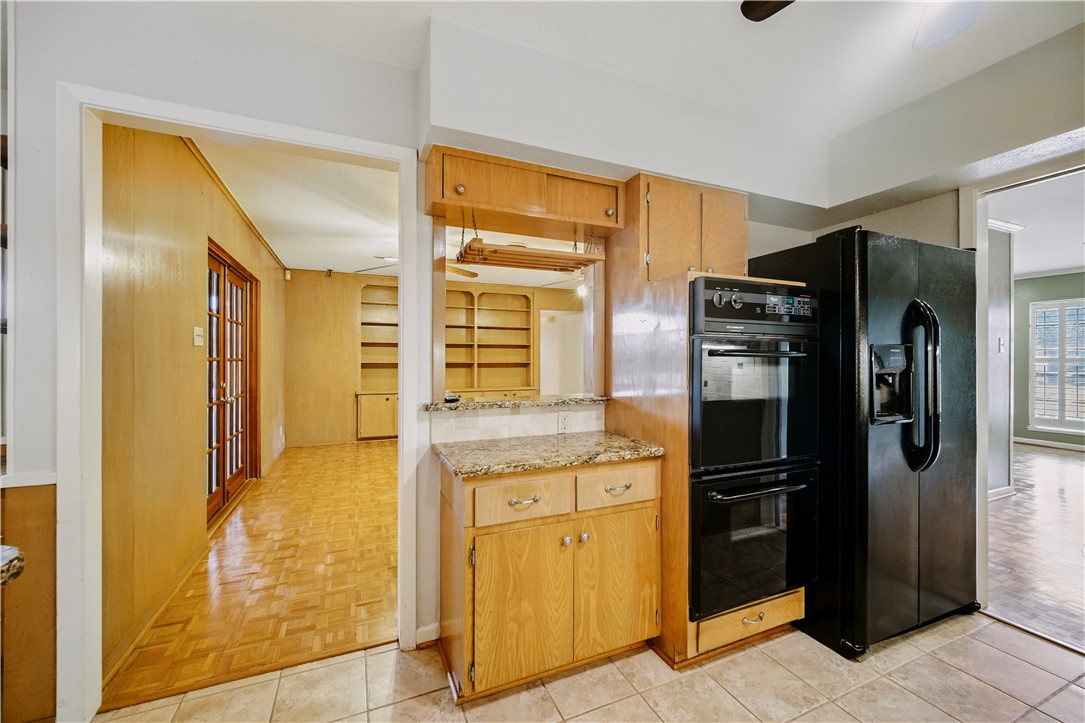 750 Bradshaw Dr Property Photo 12