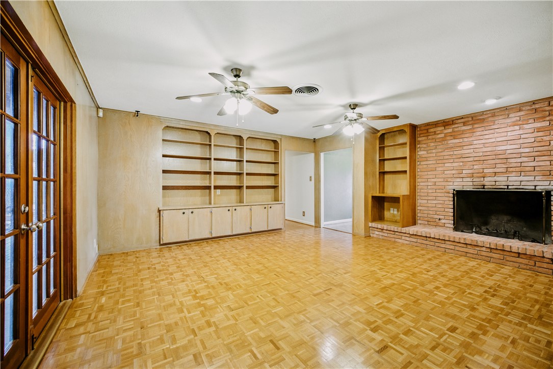 750 Bradshaw Dr Property Photo 13