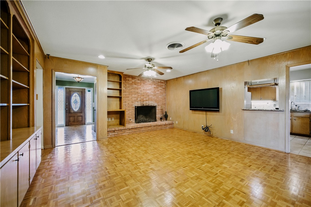 750 Bradshaw Dr Property Photo 15