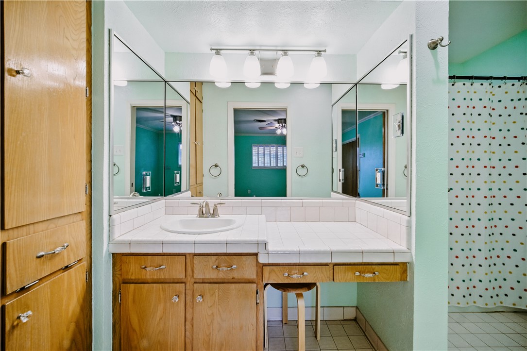 750 Bradshaw Dr Property Photo 22