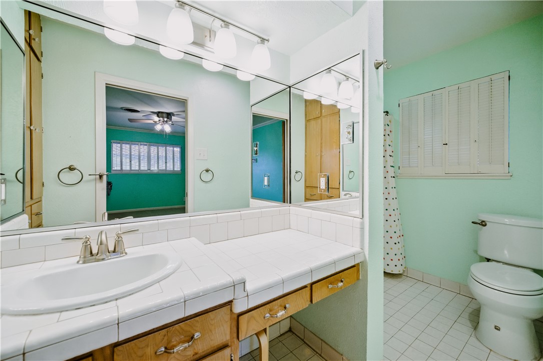 750 Bradshaw Dr Property Photo 25