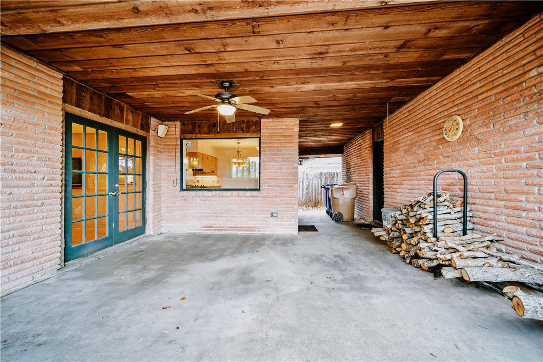 750 Bradshaw Dr Property Photo 28