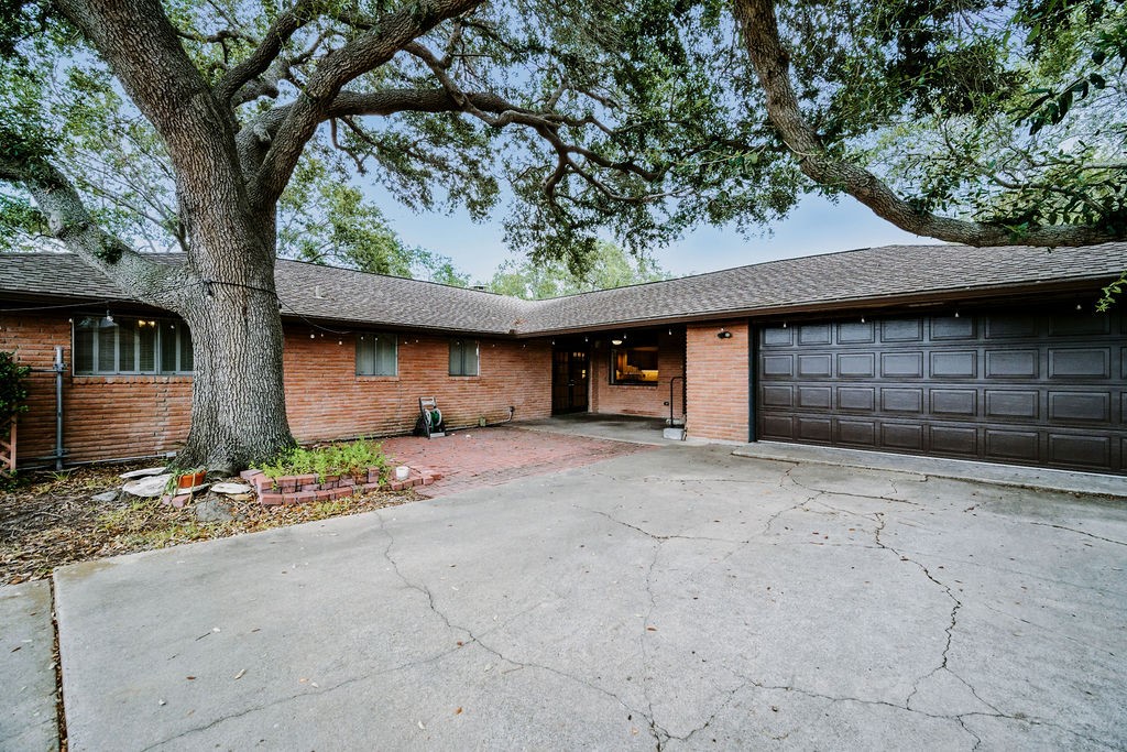 750 Bradshaw Dr Property Photo 30