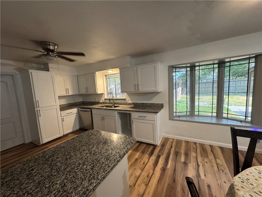 210 Pecos St Property Photo 4