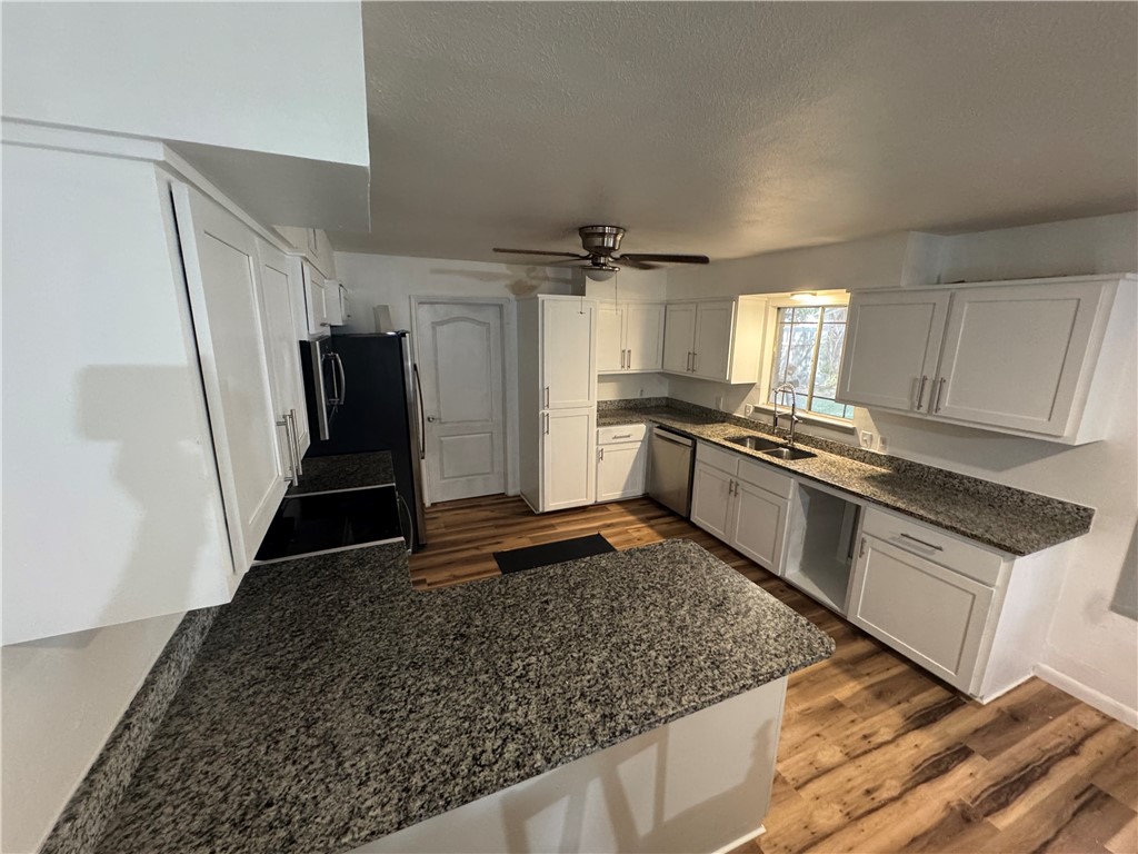 210 Pecos St Property Photo 5