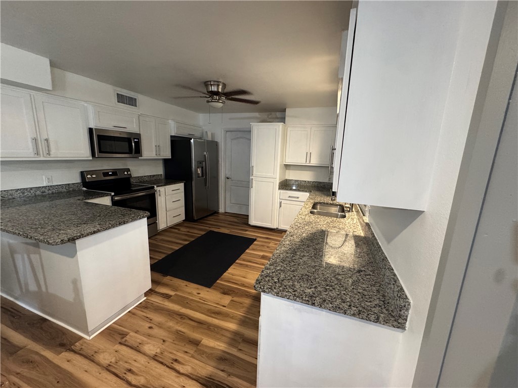 210 Pecos St Property Photo 6