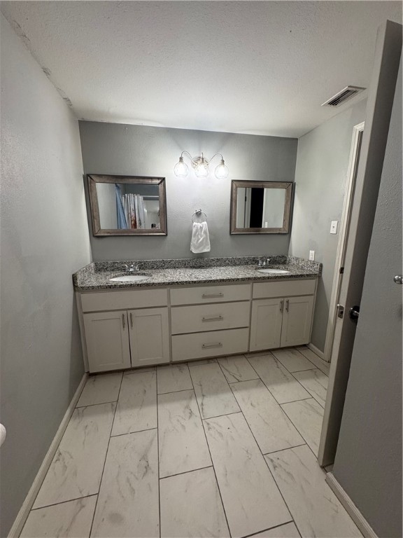 210 Pecos St Property Photo 28