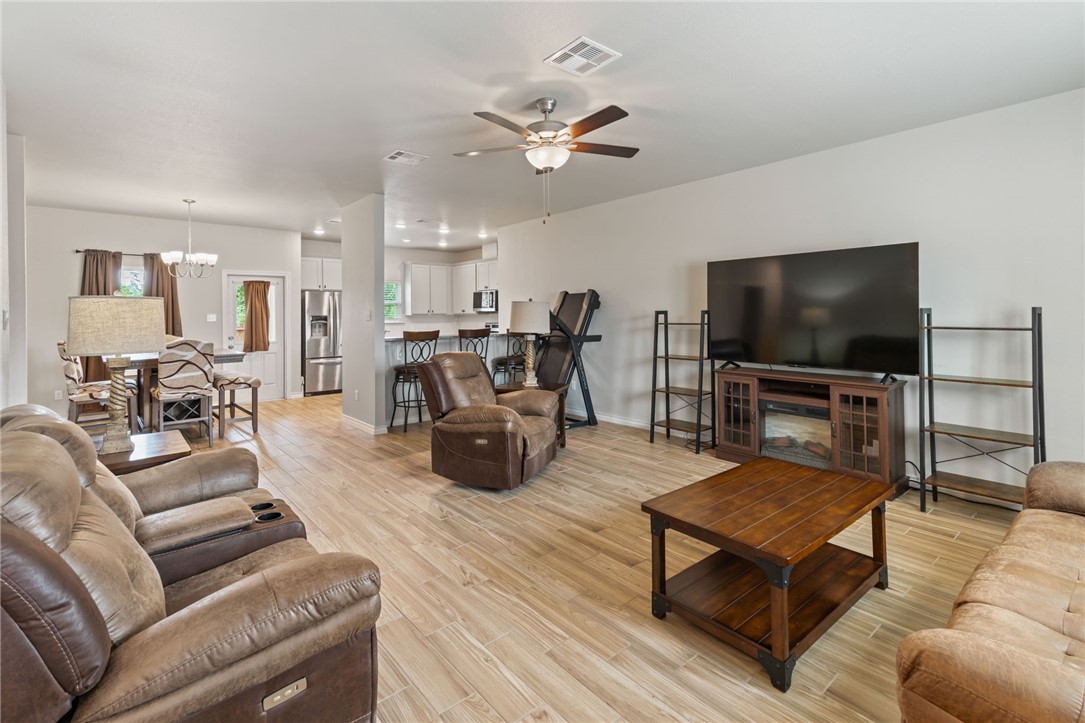 1513 Lisa Ann Dr Property Photo 4