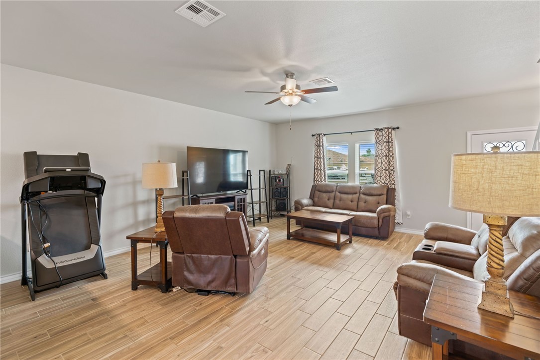 1513 Lisa Ann Dr Property Photo 6