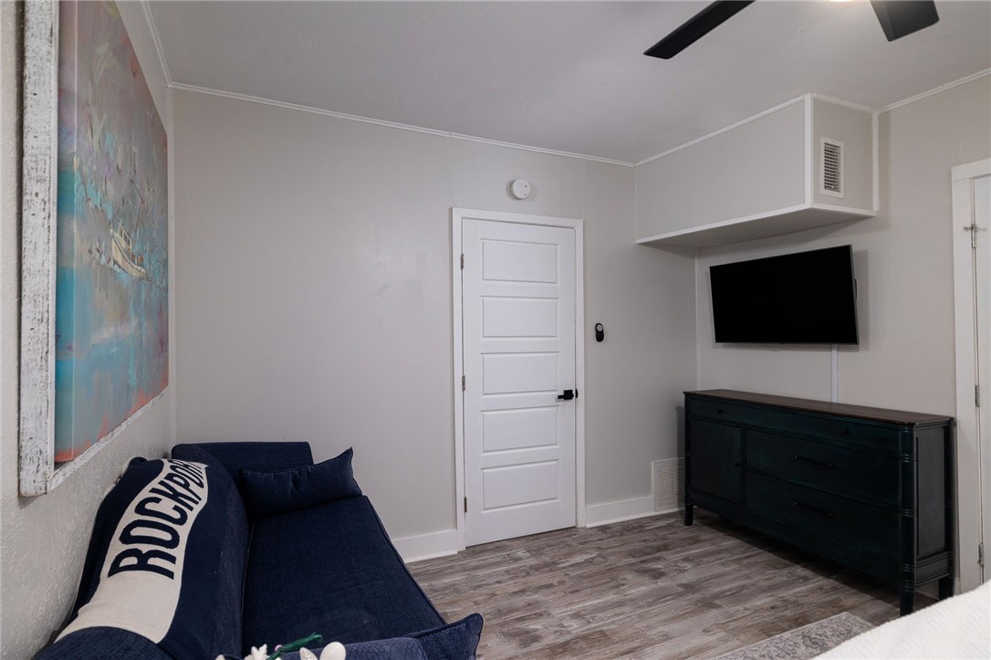 1104 N Allen St Property Photo 17