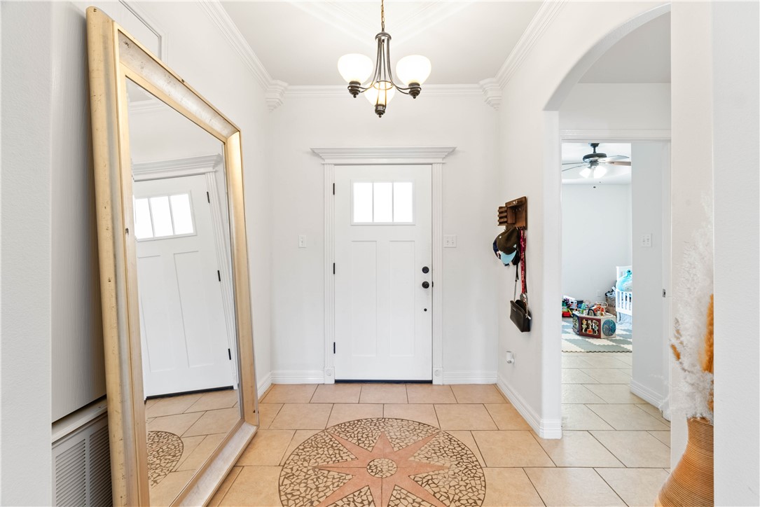 6902 Aaron Dr Property Photo 2