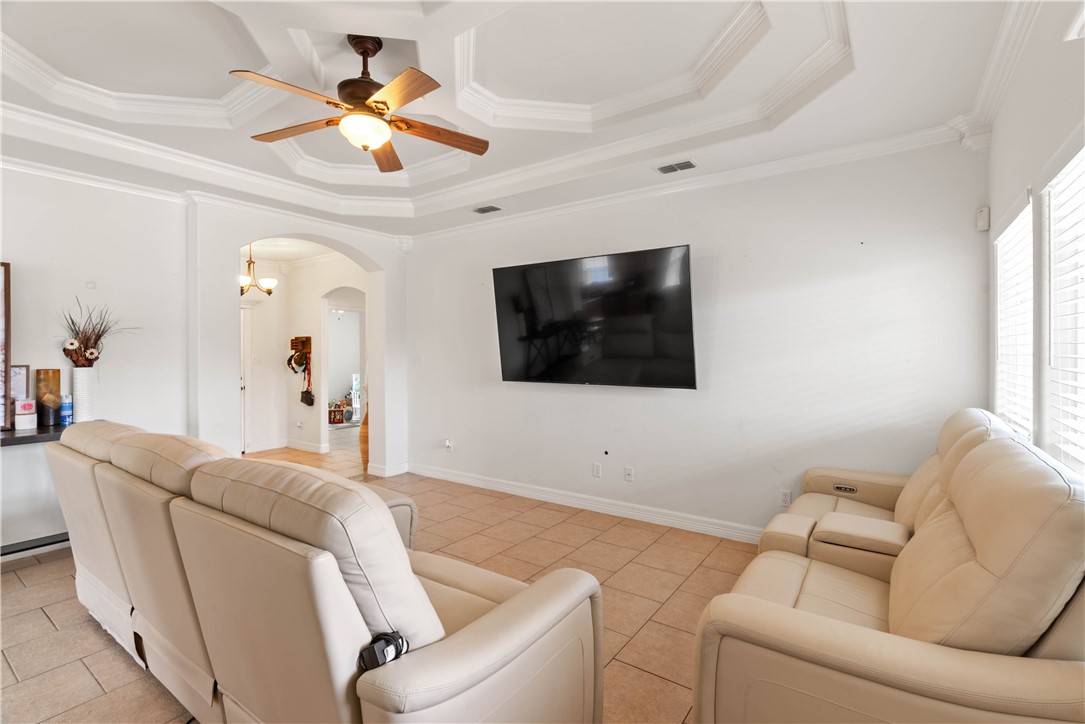 6902 Aaron Dr Property Photo 6