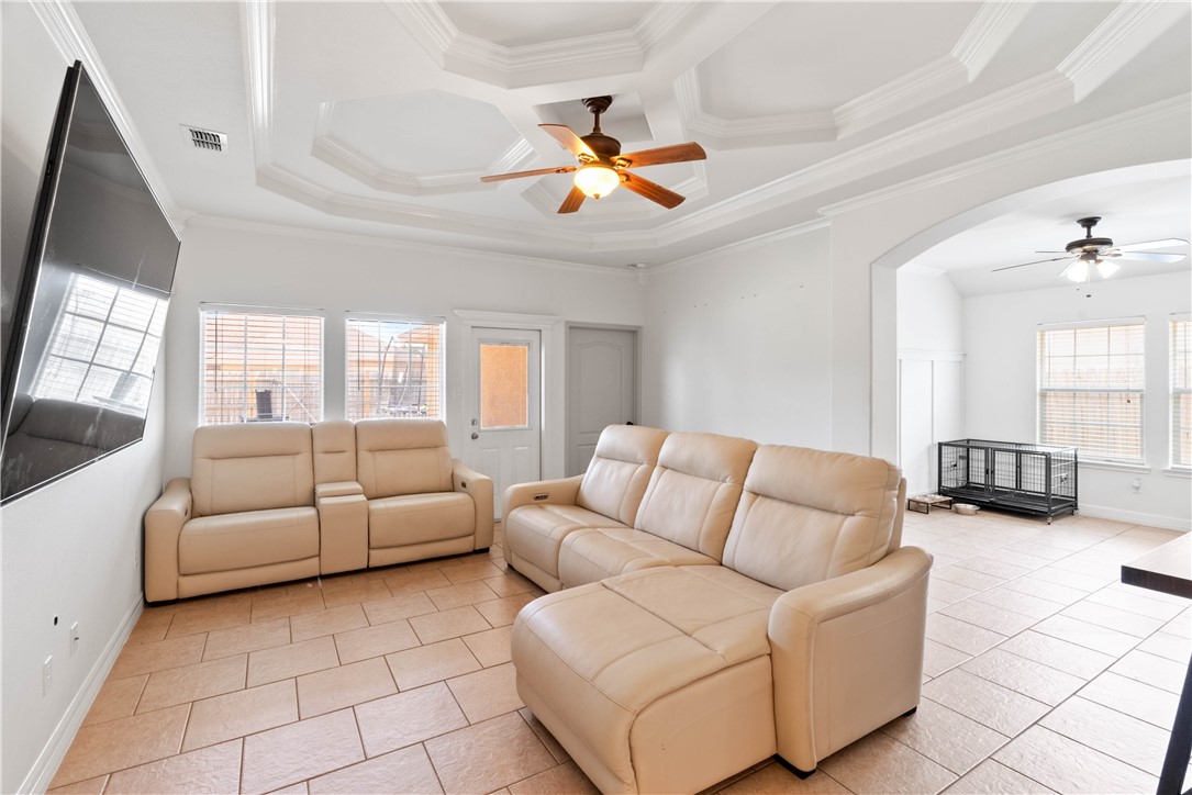 6902 Aaron Dr Property Photo 7