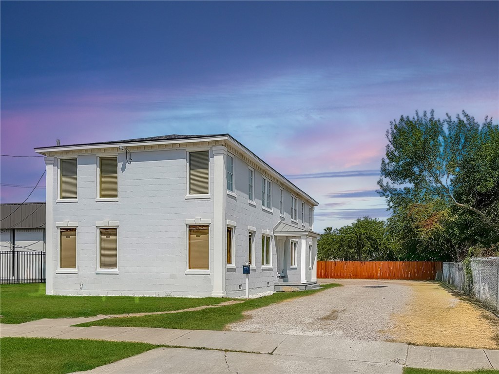 1112 6th St Property Photo 1