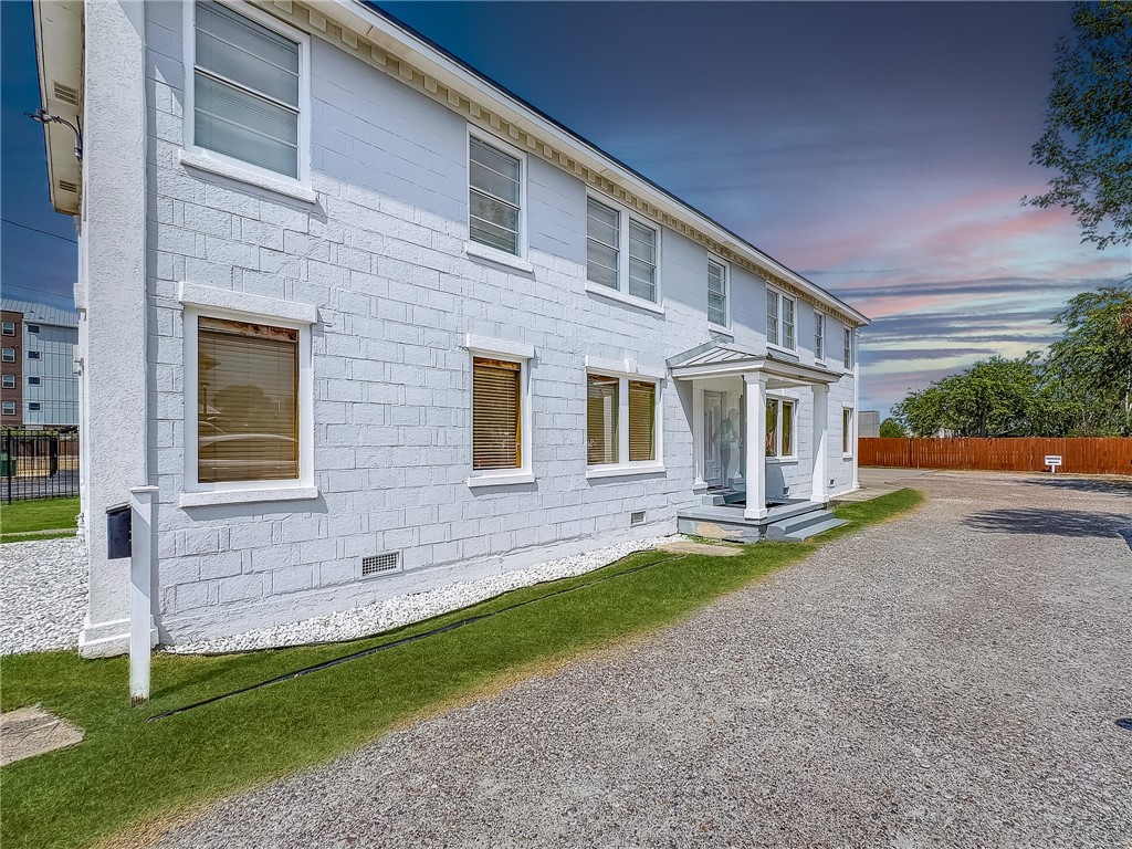 1112 6th St Property Photo 3