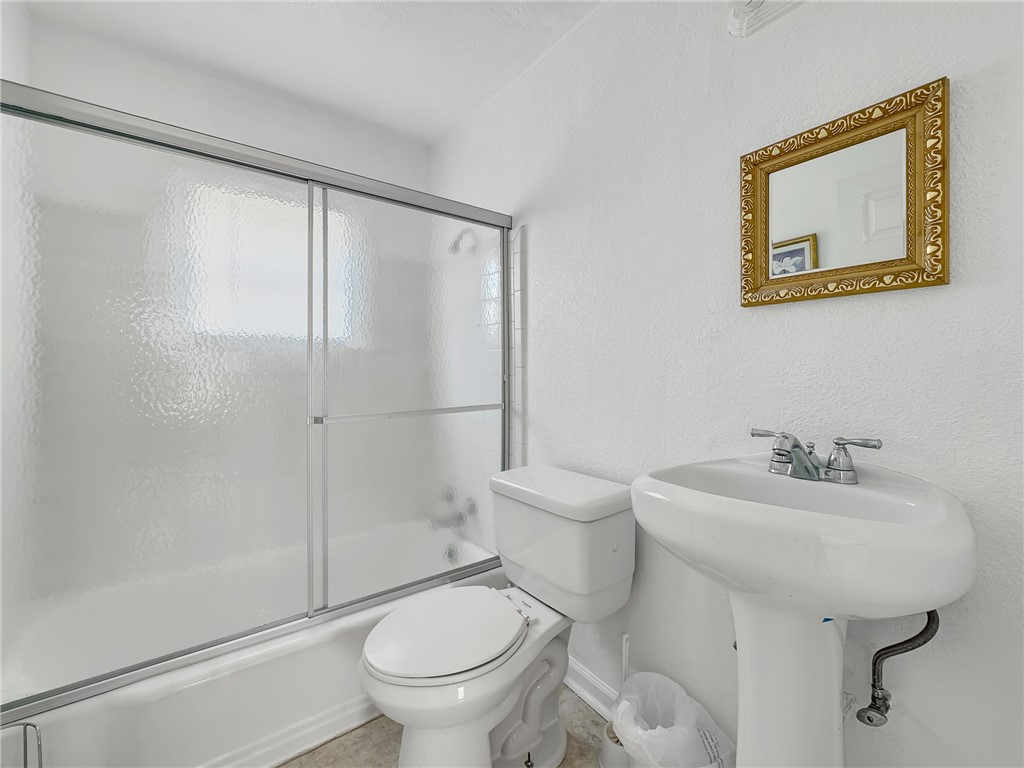 1112 6th St Property Photo 8