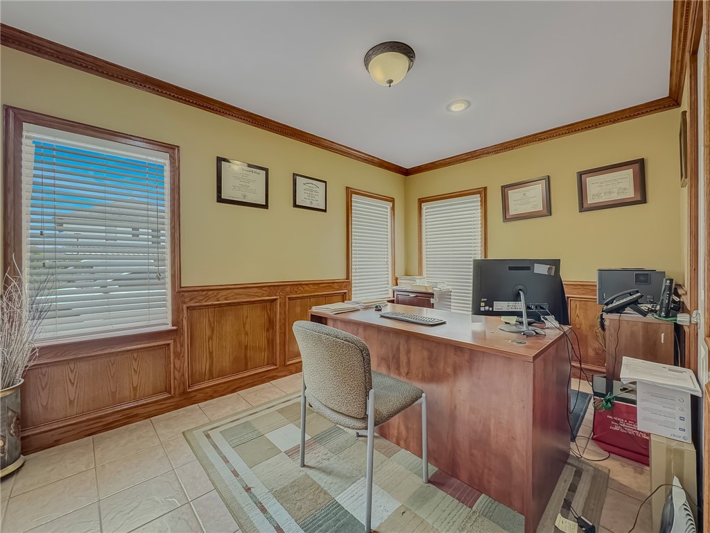 1112 6th St Property Photo 9