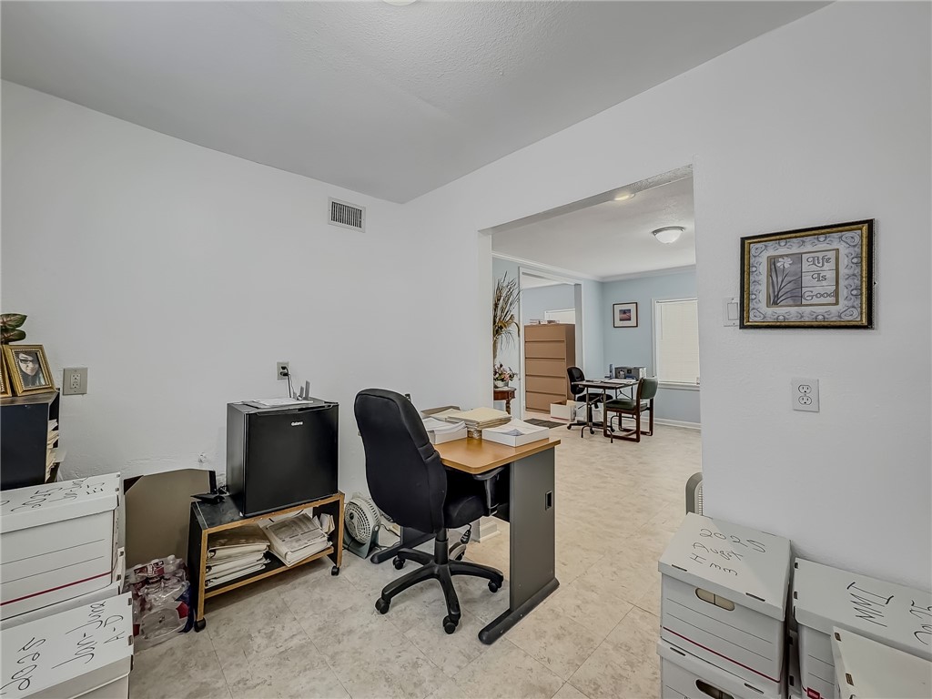 1112 6th St Property Photo 13