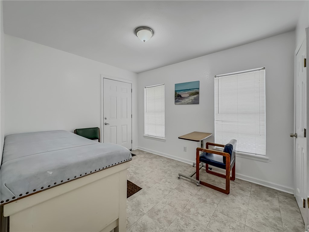 1112 6th St Property Photo 14