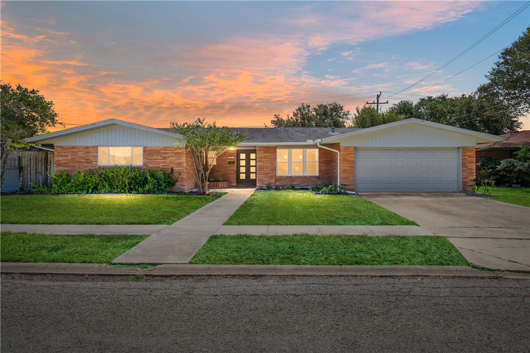 429 Montclair Dr Property Photo 1