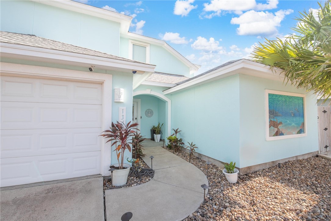 13637 Catamaran Dr Property Photo 3