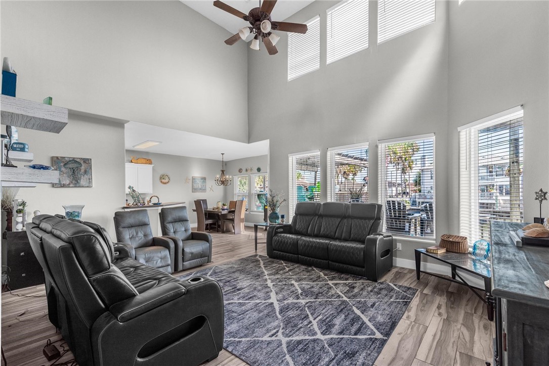 13637 Catamaran Dr Property Photo 7