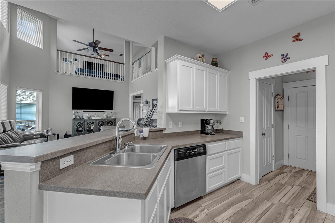 13637 Catamaran Dr Property Photo 12