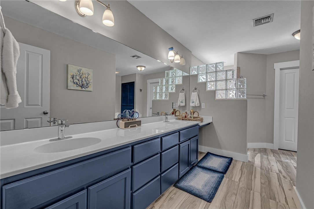 13637 Catamaran Dr Property Photo 16