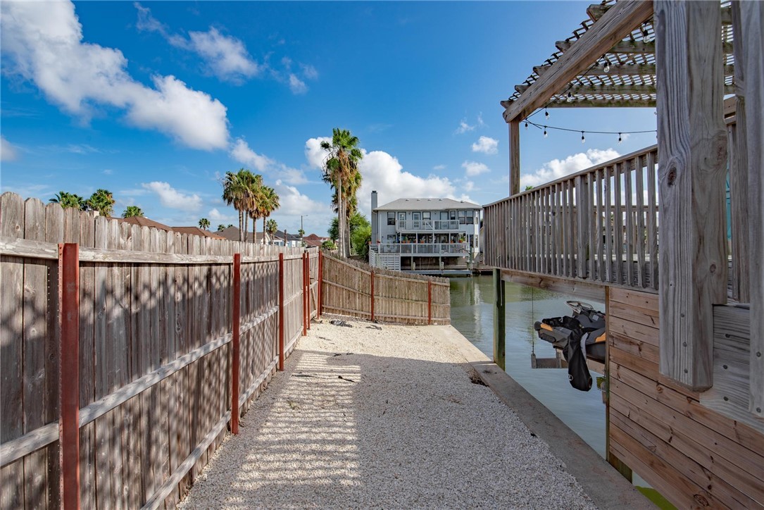 13637 Catamaran Dr Property Photo 35