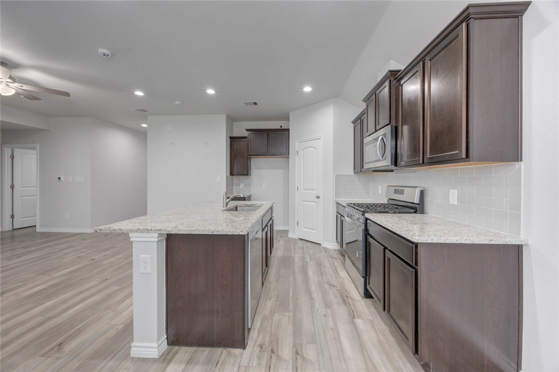 2682 Excelsior Blvd Property Photo 7