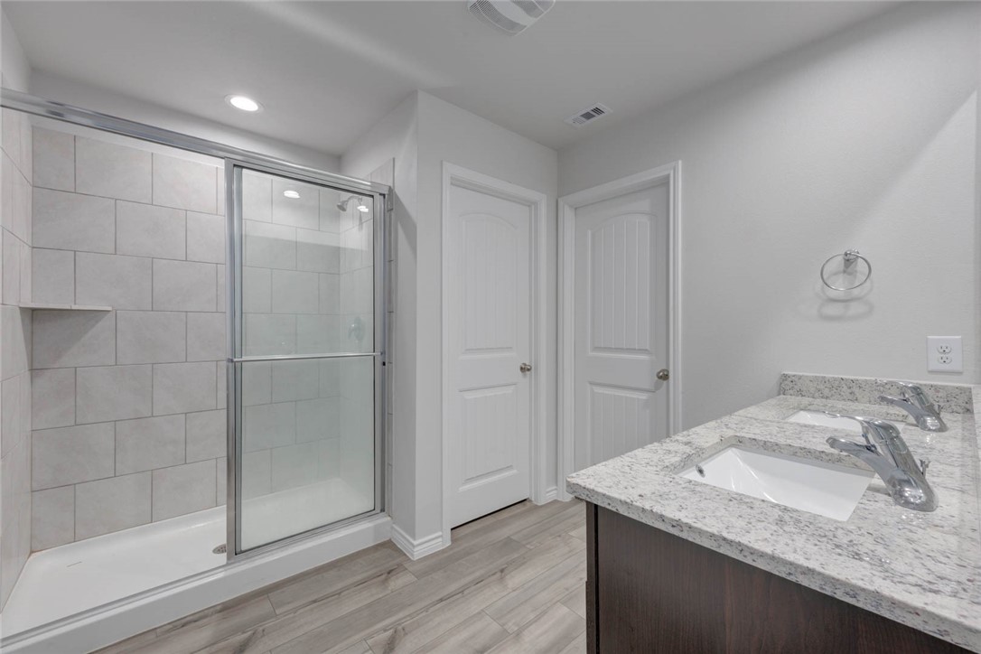 2682 Excelsior Blvd Property Photo 14