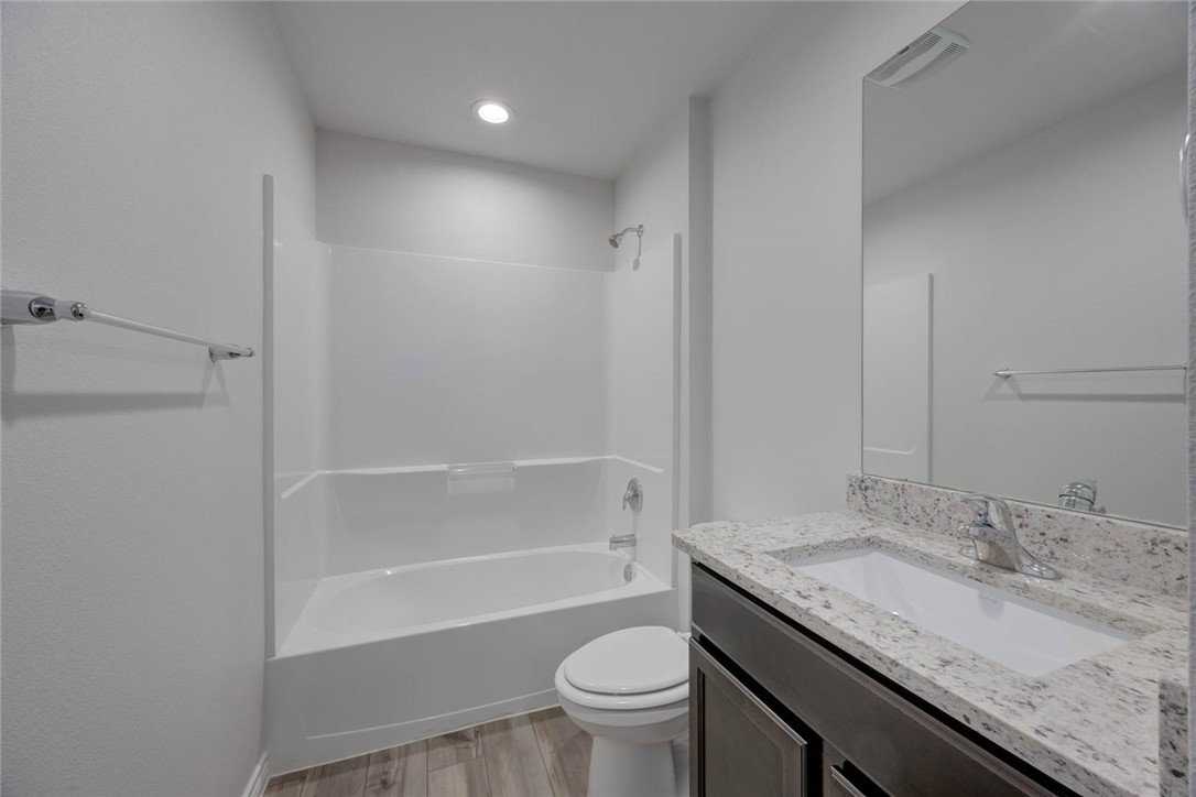 2682 Excelsior Blvd Property Photo 19