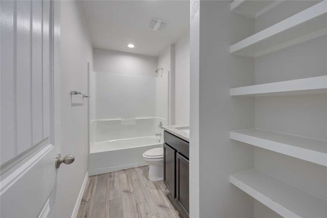 2682 Excelsior Blvd Property Photo 20