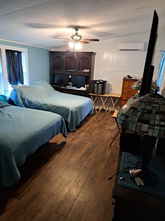 1051 Jacoby St Property Photo 5