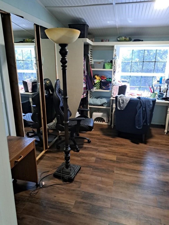 1051 Jacoby St Property Photo 7