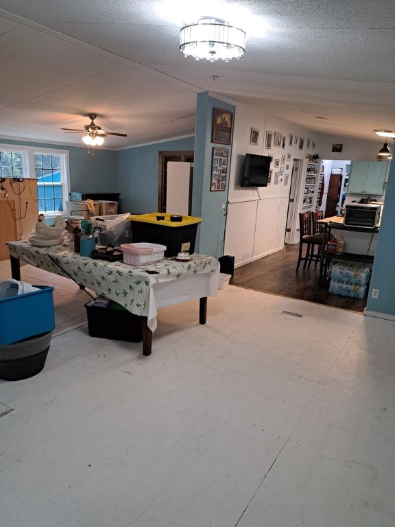 1051 Jacoby St Property Photo 11