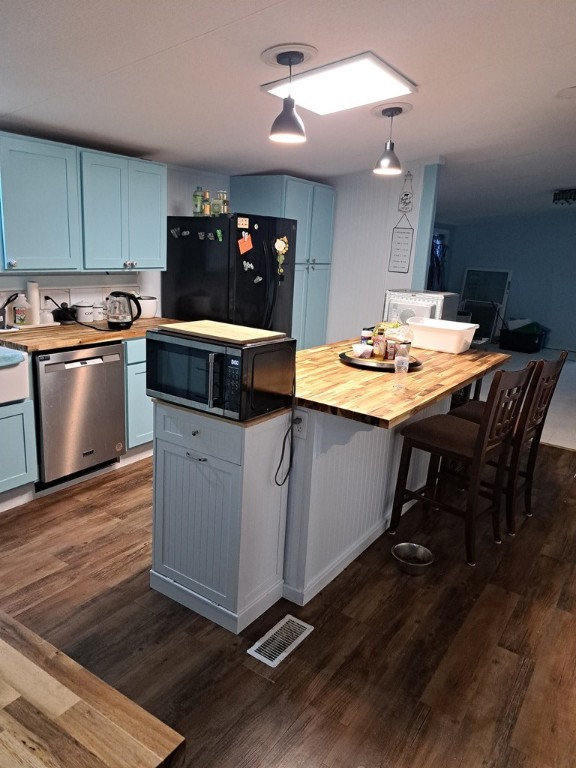 1051 Jacoby St Property Photo 18