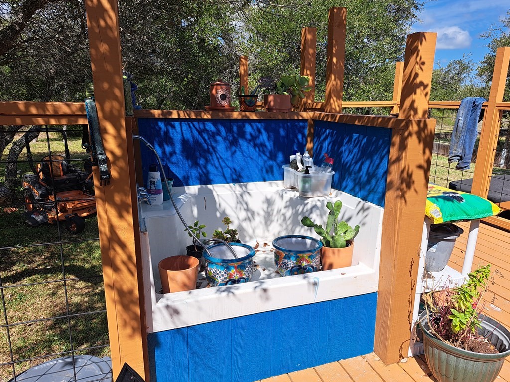 1051 Jacoby St Property Photo 21