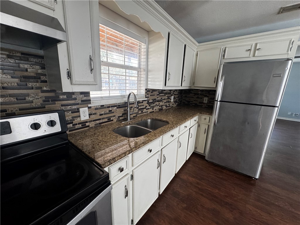 702 Jefferson St Property Photo 8