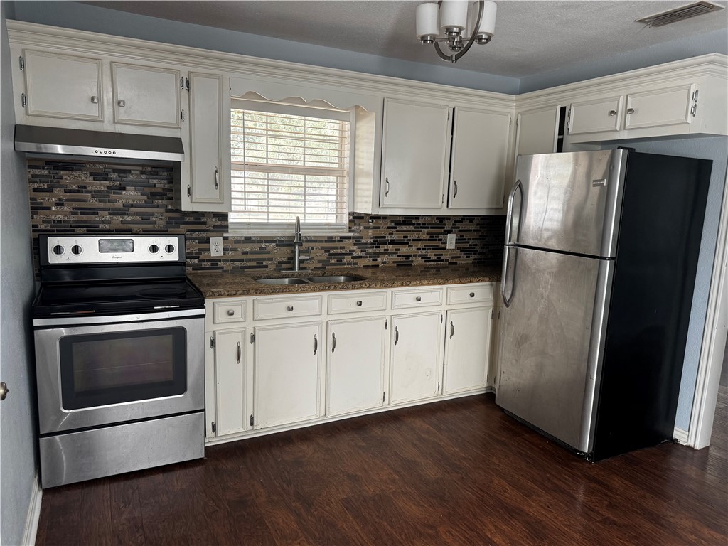 702 Jefferson St Property Photo 9