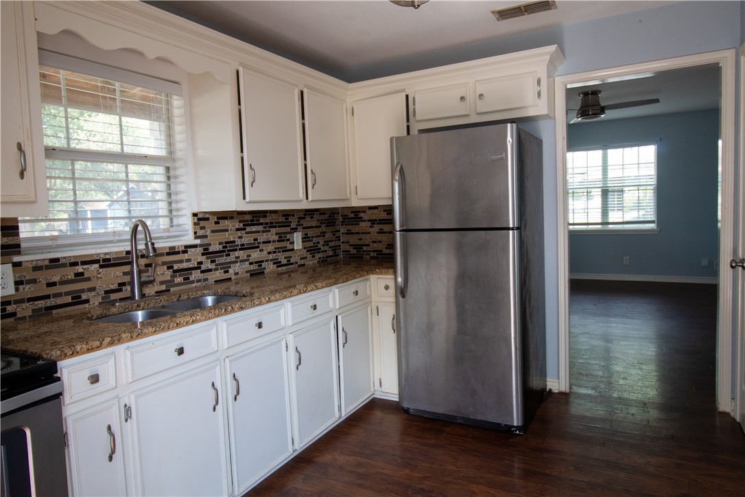 702 Jefferson St Property Photo 10