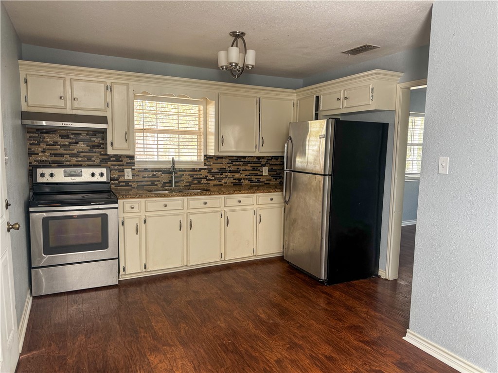 702 Jefferson St Property Photo 11