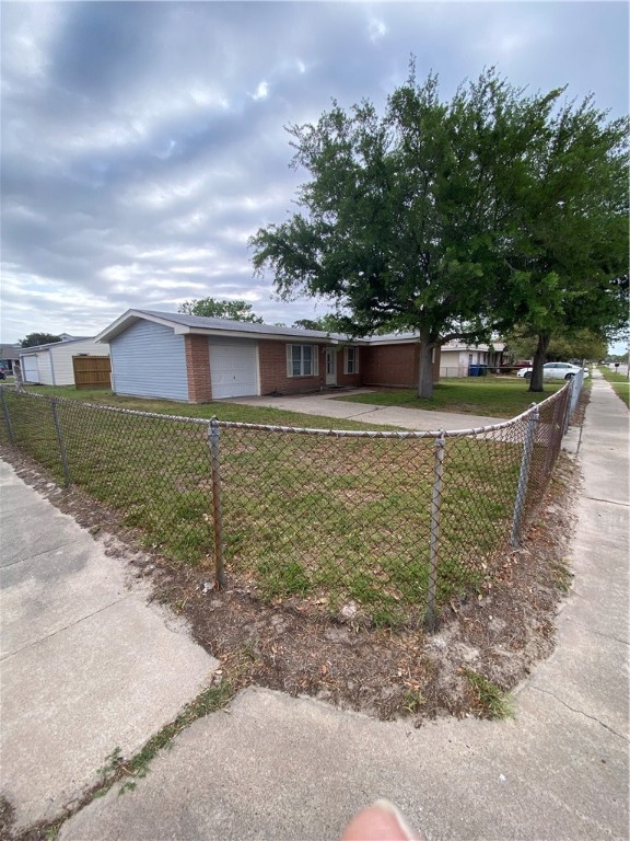 650 Aristocrat Dr Property Photo 3