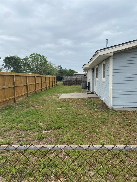 650 Aristocrat Dr Property Photo 4