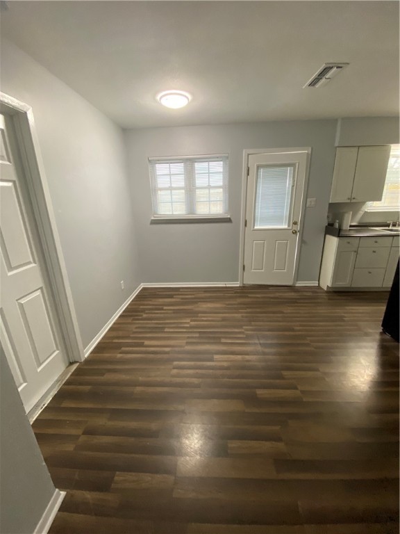 650 Aristocrat Dr Property Photo 7