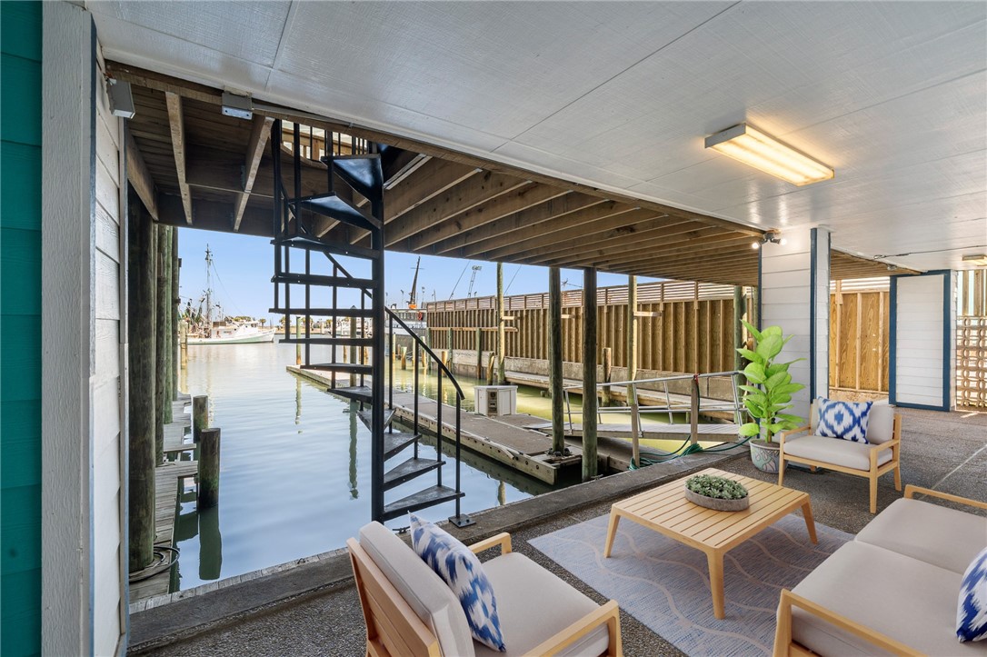 318 W Cotter Ave 2 Property Photo 5